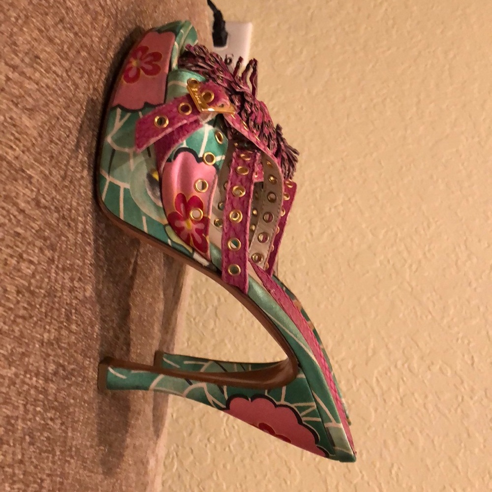Shoes - Picture 3 of 4
